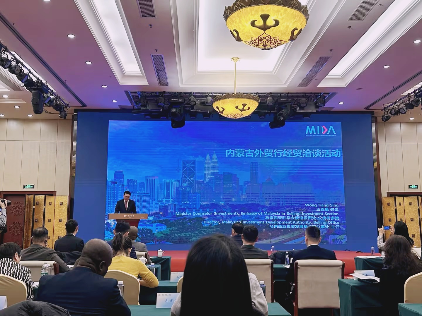 11.28.-03.jpg 11.28.-03.jpg